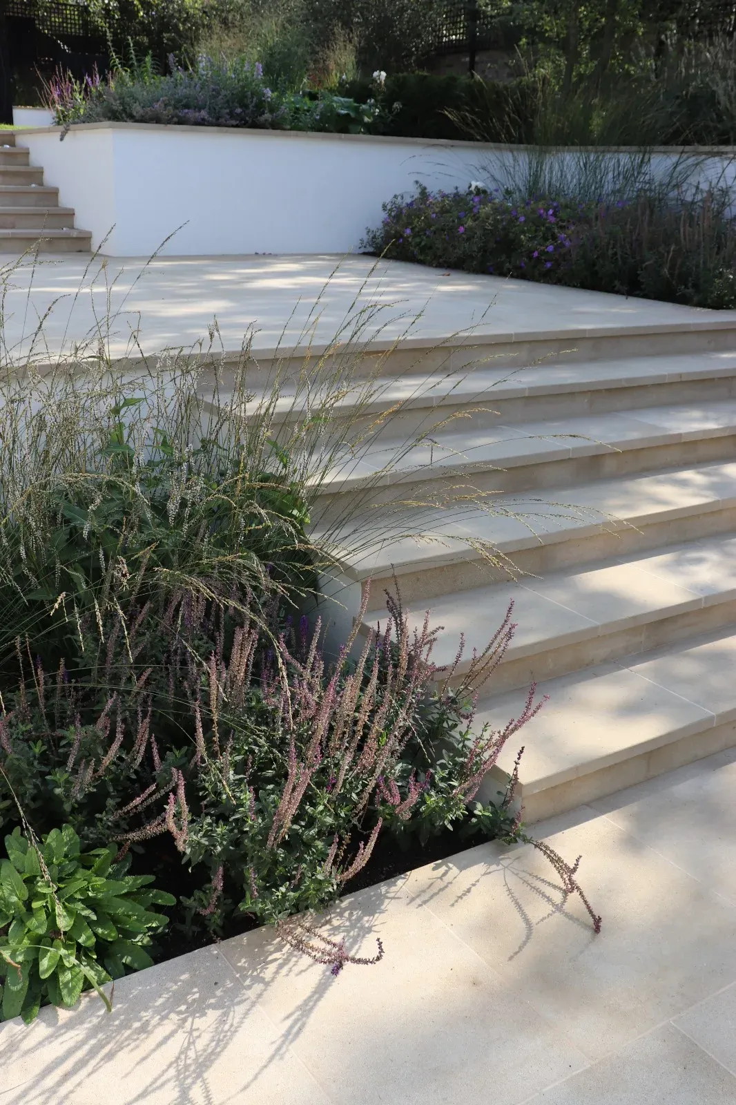 Graons d’Arenisca Beige amb plantació