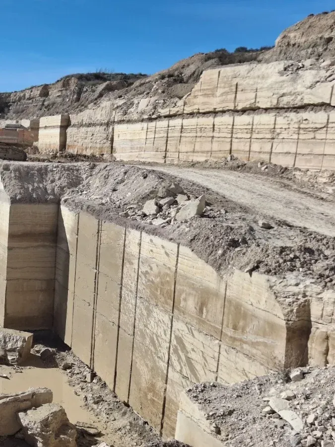 Sawn face of the quarry, showing the cutting marks