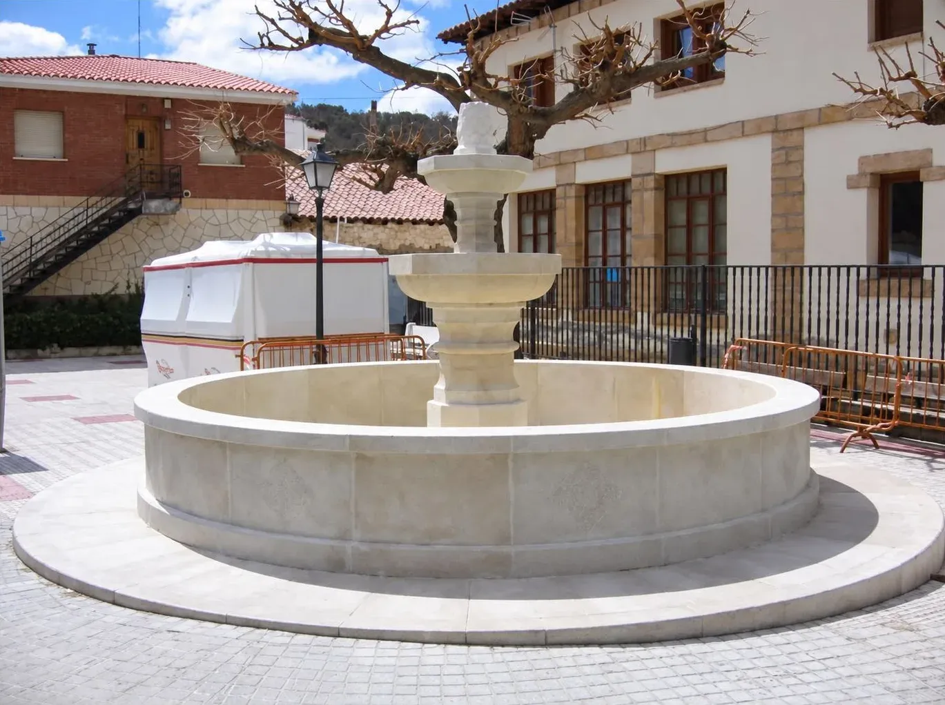 Font d’Arenisca Floresta en una plaça